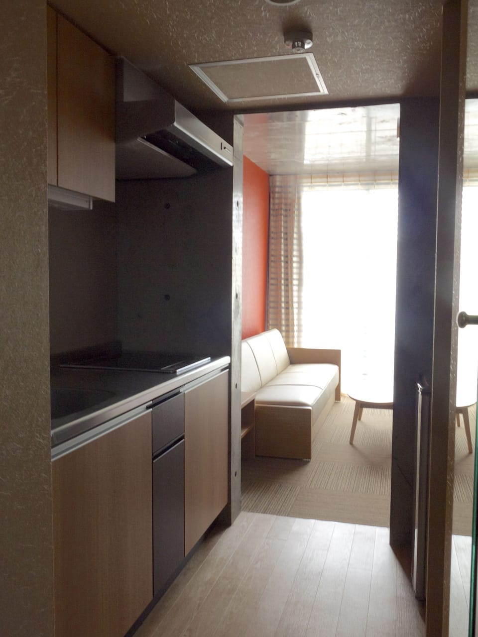 0B | Private kitchenette | Fridge, microwave, stovetop, electric kettle