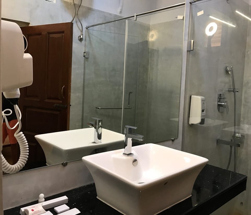 Bathroom sink