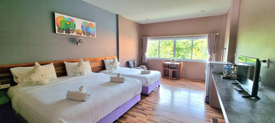 Triple Room with Mountain View | Desk, rollaway beds, free WiFi