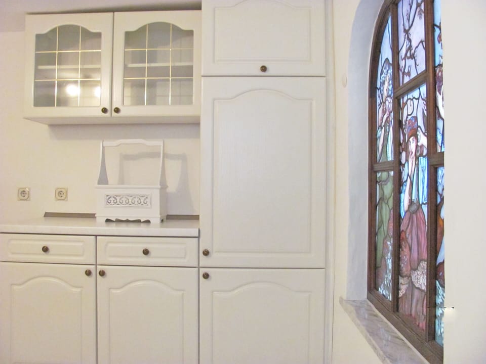 City Apartment, Private Bathroom, City View (8) | Private kitchen | Microwave, electric kettle, toaster, cookware/dishes/utensils
