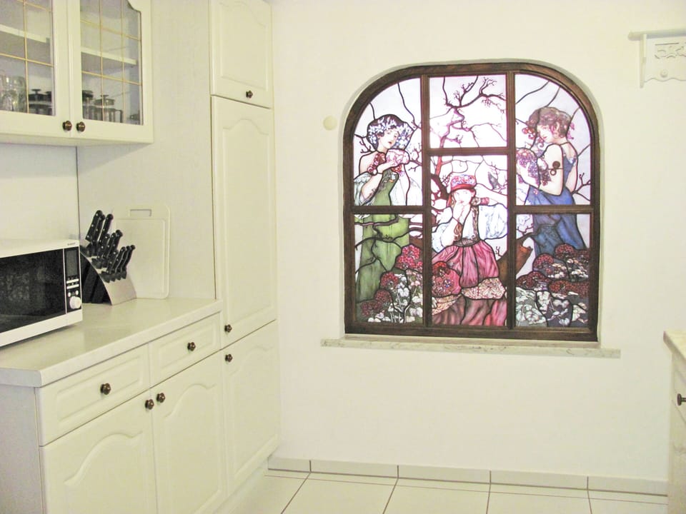 City Apartment, Private Bathroom, City View (8) | Private kitchen | Microwave, electric kettle, toaster, cookware/dishes/utensils