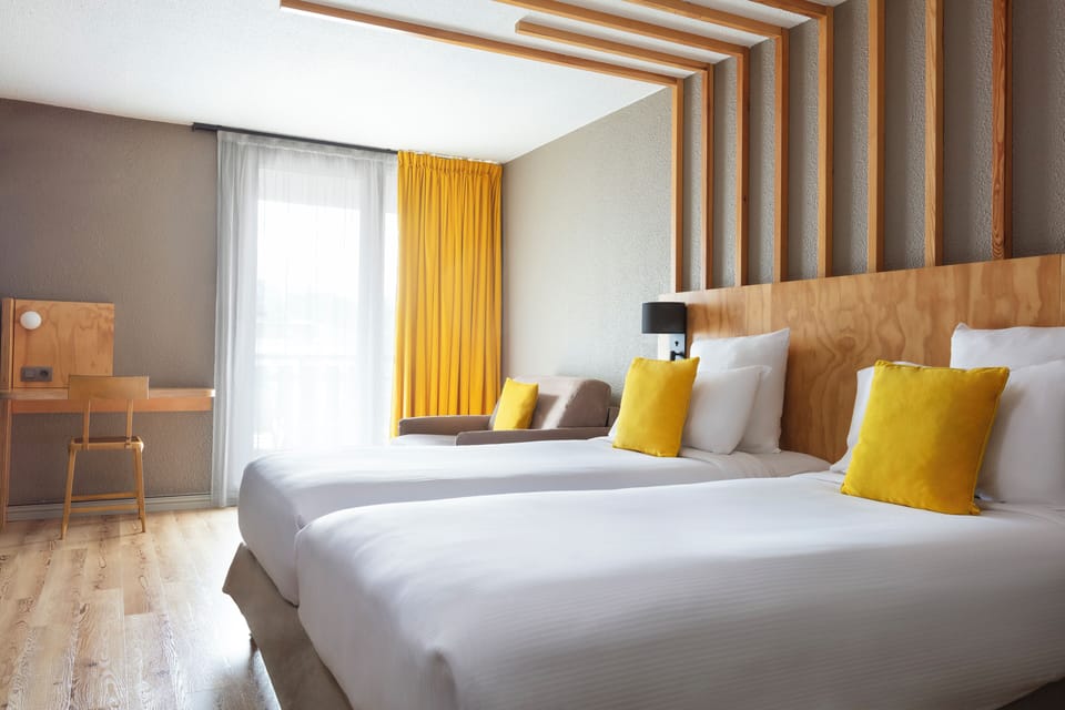 Chambre Triple Supérieure Côté Mont Blanc | Premium bedding, minibar, in-room safe, desk