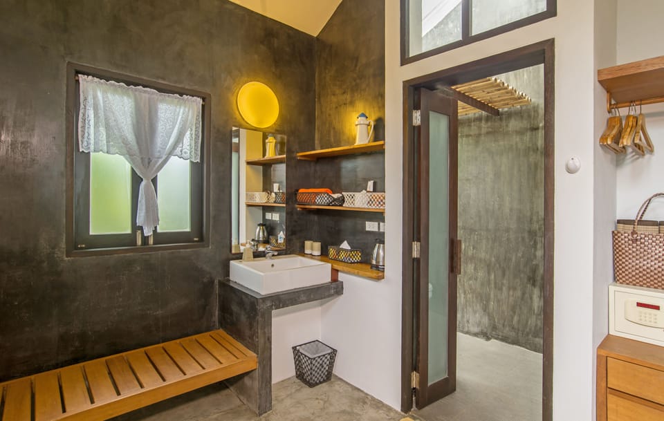 Ocean Front Bungalow | Minibar, in-room safe, desk, WiFi