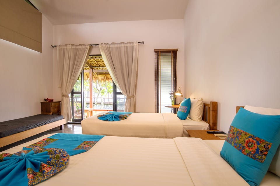 Ocean Family Cottage | Minibar, in-room safe, desk, WiFi