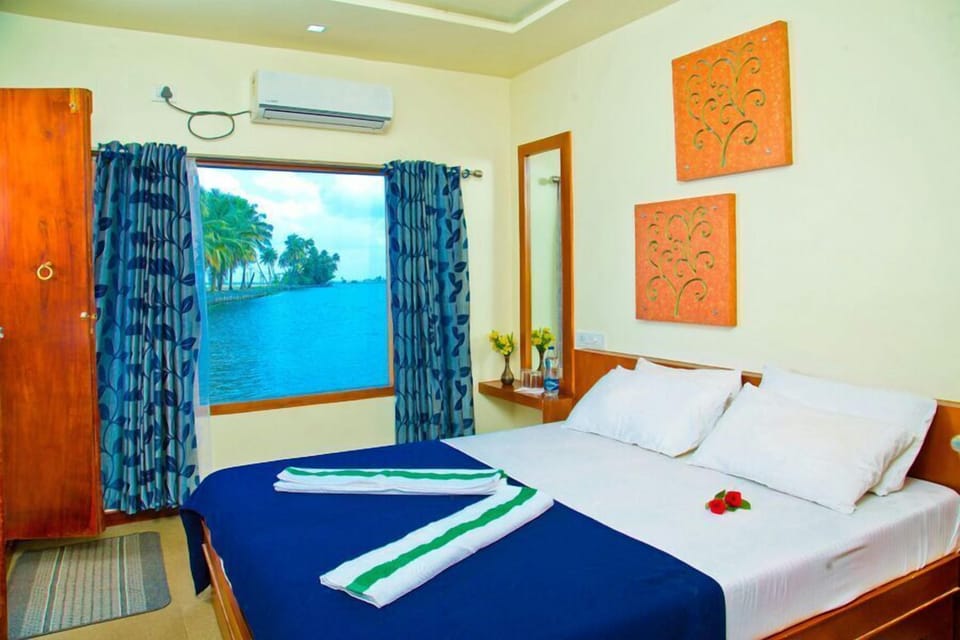 Laptop workspace, iron/ironing board, rollaway beds, free WiFi