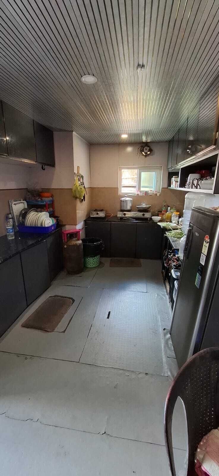 Fridge, stovetop, rice cooker, cookware/dishes/utensils
