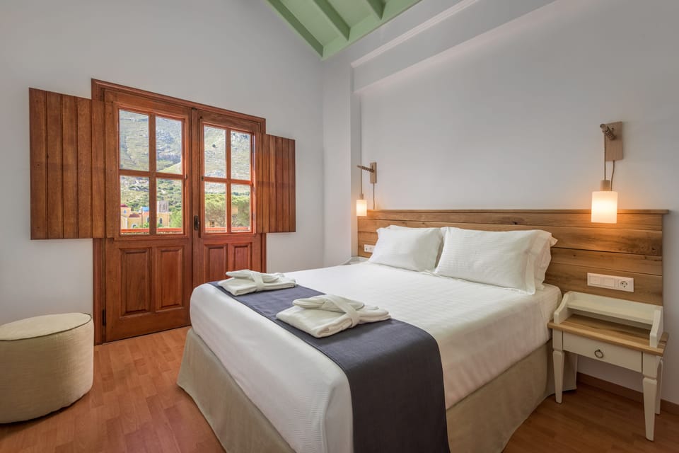 Premium bedding, pillowtop beds, in-room safe, desk