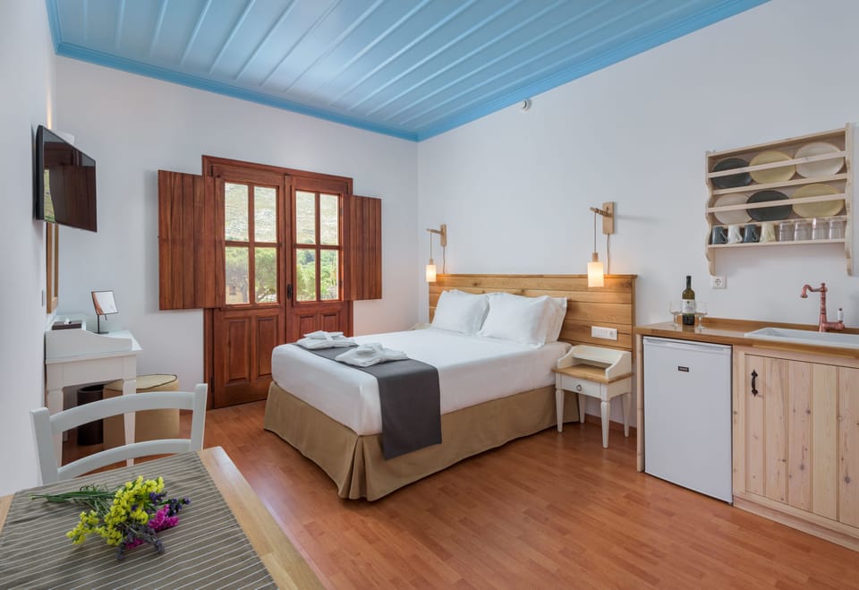 Deluxe Apartment, Balcony, Sea View | Premium bedding, pillowtop beds, in-room safe, desk