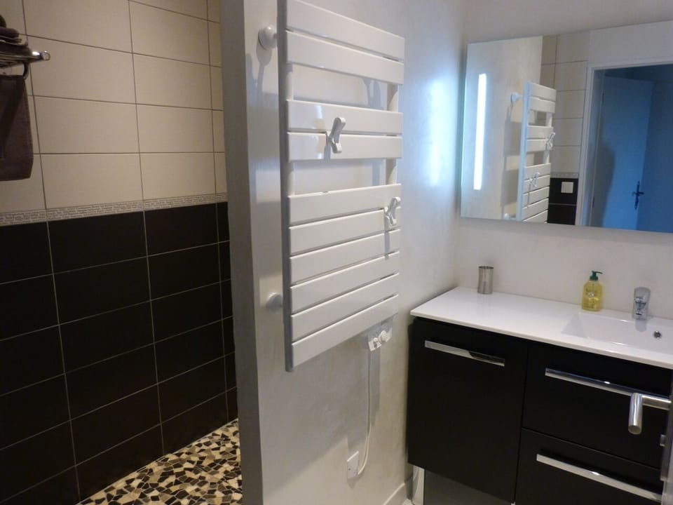Luxury Double Room, Ensuite, Garden View (et Estuaire - Le blanc) | Bathroom
