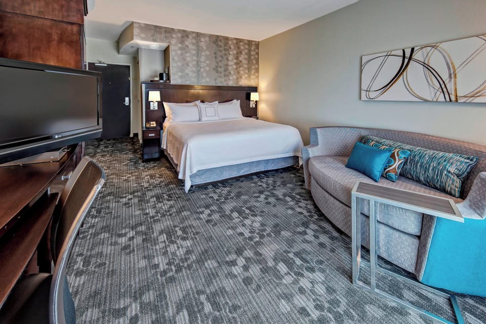 Room, 1 King Bed with Sofa bed | Frette Italian sheets, pillowtop beds, desk, iron/ironing board