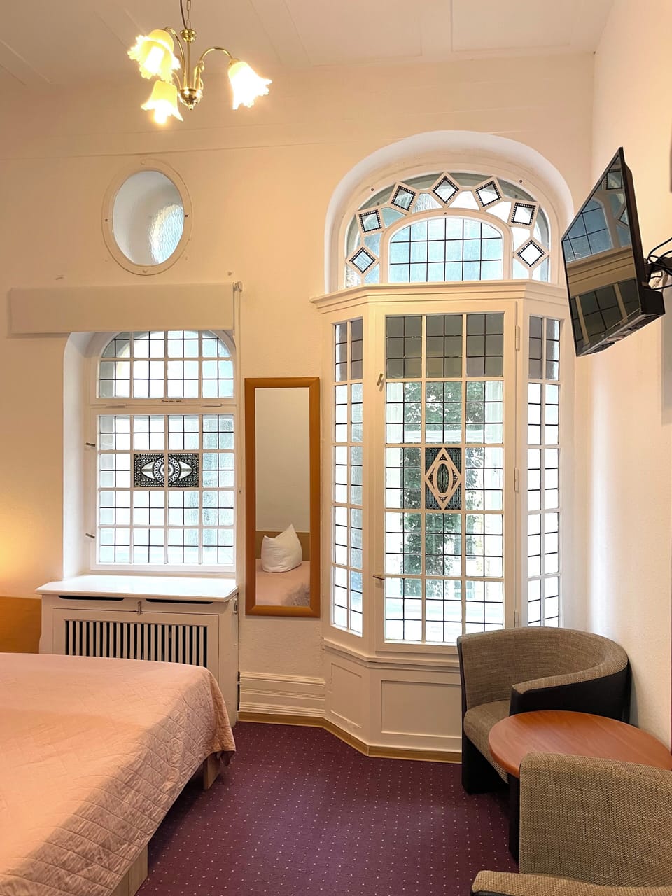 Double Room | Hypo-allergenic bedding, blackout drapes, iron/ironing board
