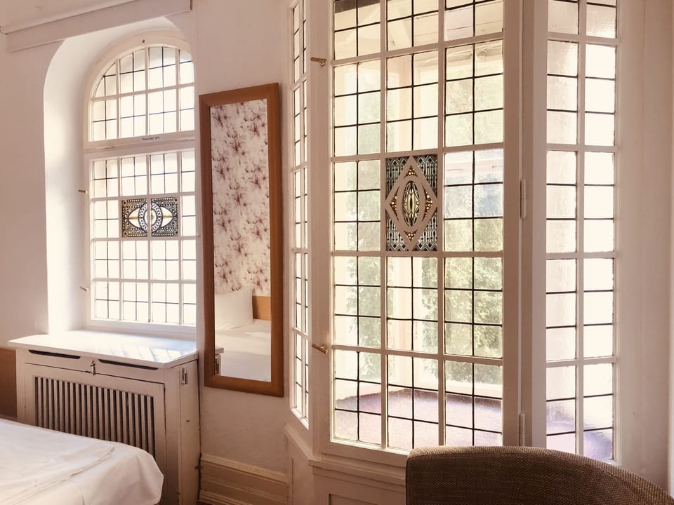 Double Room | Hypo-allergenic bedding, blackout drapes, iron/ironing board