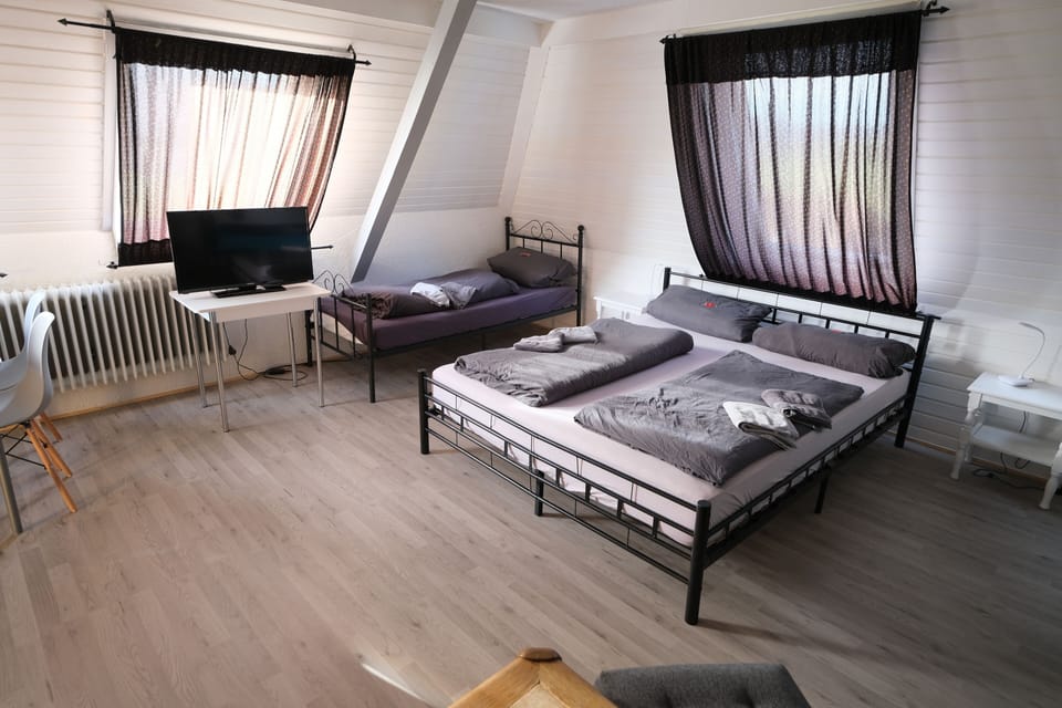 Basic Quadruple Room | Bathroom | Eco-friendly toiletries, hair dryer, towels