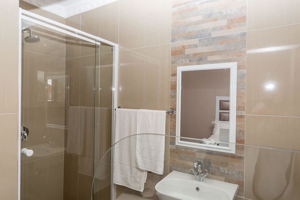 Shower, towels