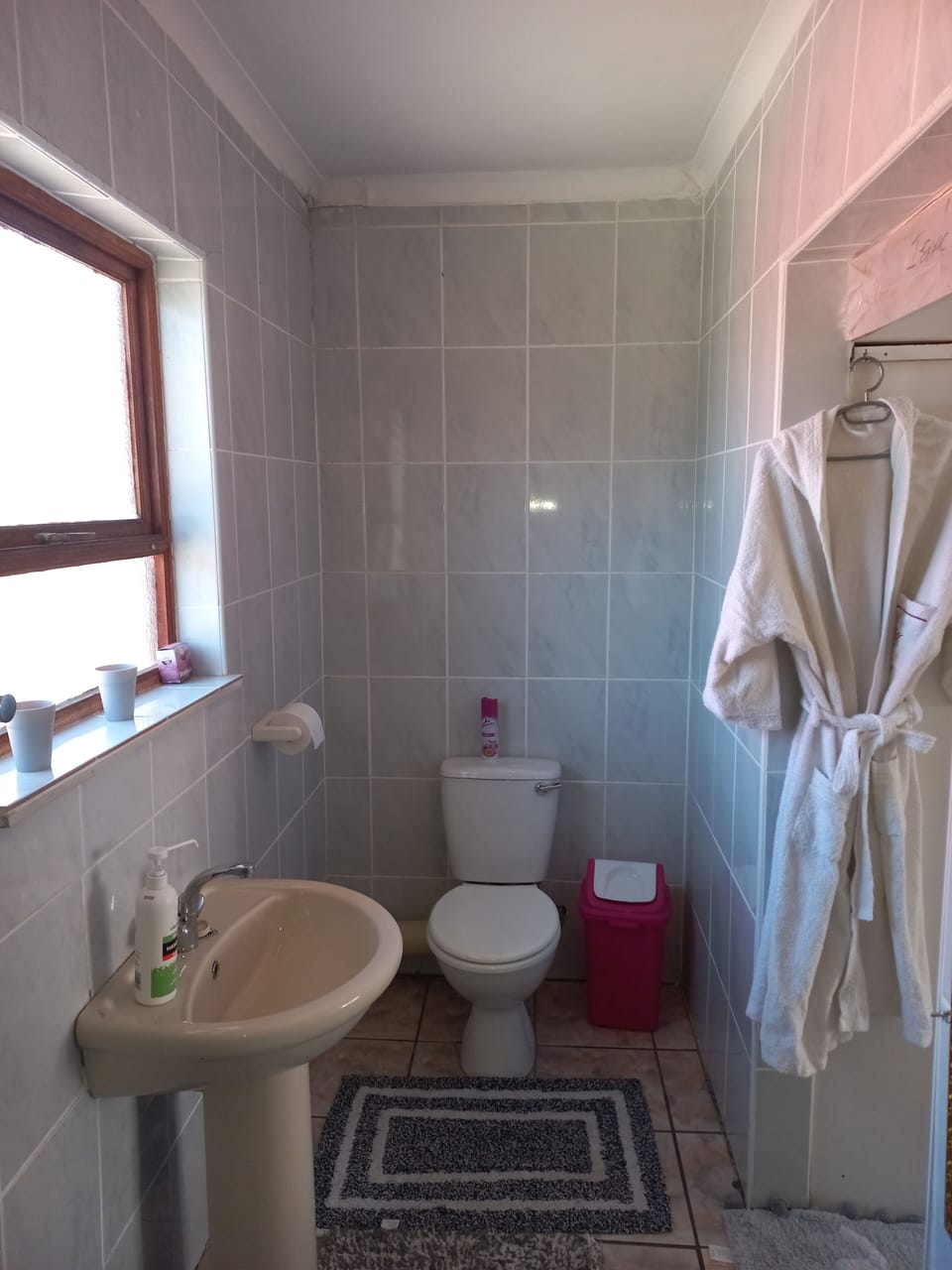 Luxury Double Room, 1 Bedroom | Bathroom | Shower, rainfall showerhead, free toiletries, hair dryer