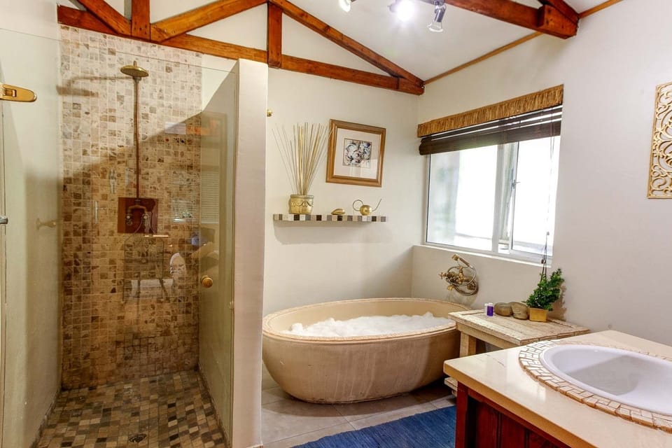 Honeymoon Room | Bathroom | Shower, towels