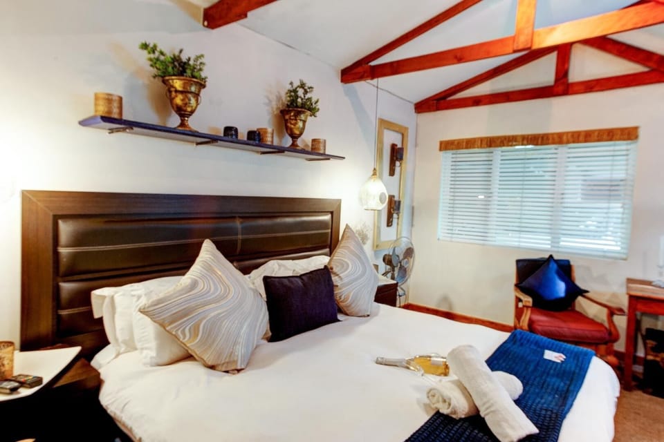Honeymoon Room | Premium bedding, free WiFi, bed sheets