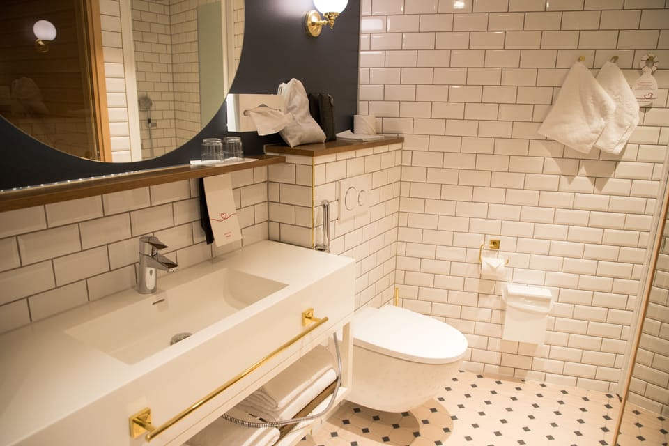 In-room safe, soundproofing, iron/ironing board, free WiFi