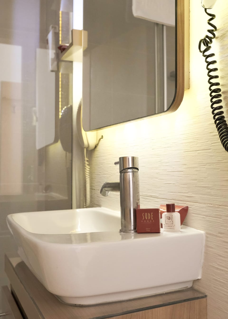 Standard Double Room | Bathroom | Hair dryer, slippers, towels, soap