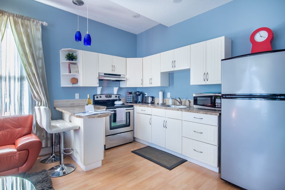 Full size kitchen and fully furnished