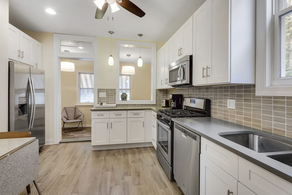 Kitchen with expandable eat-in dining