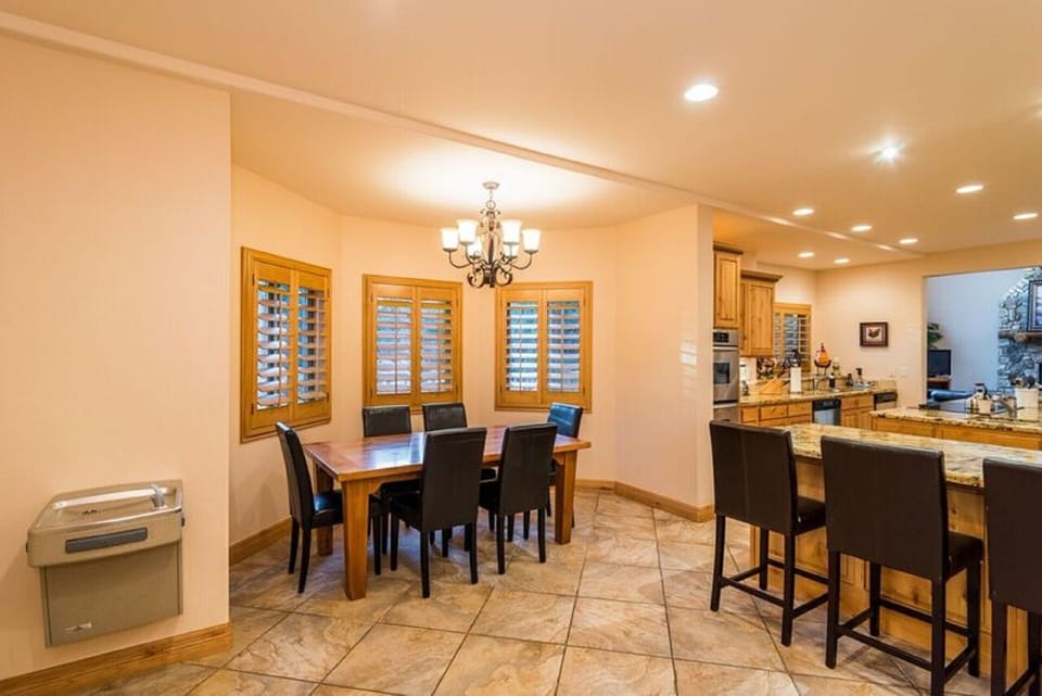 ADDITIONAL DINING AREA WITH SEATING FOR 8 AND AN ADDITIONAL 8 BAR STOOLS.