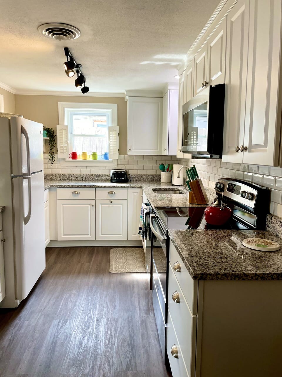 Full, well equipped kitchen including dishwasher, microwave, and outdoor grill.