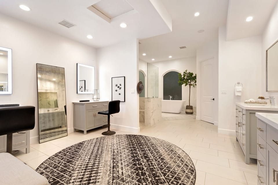 Main Stage en suite with incredible space to prepare for a big night out