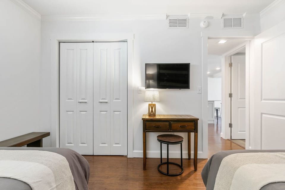 A cozy desk area allows space for guests to complete computer work or enjoy TV.