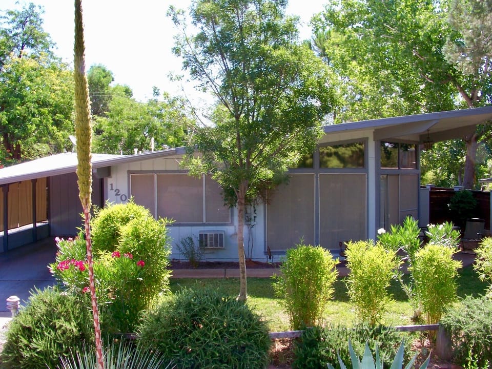 Front of house and raised yard. Nice mornings outside on porch here! 