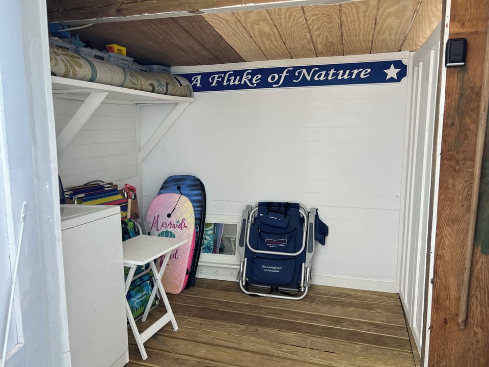 The shed with laundry and beach chairs. 