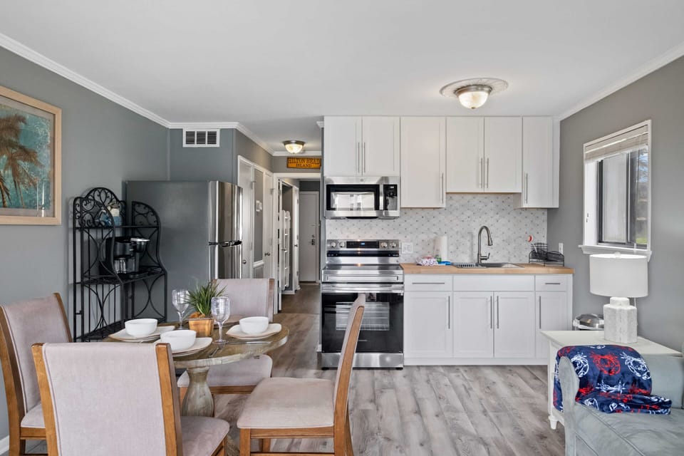 Fully Stocked Full Size Kitchen