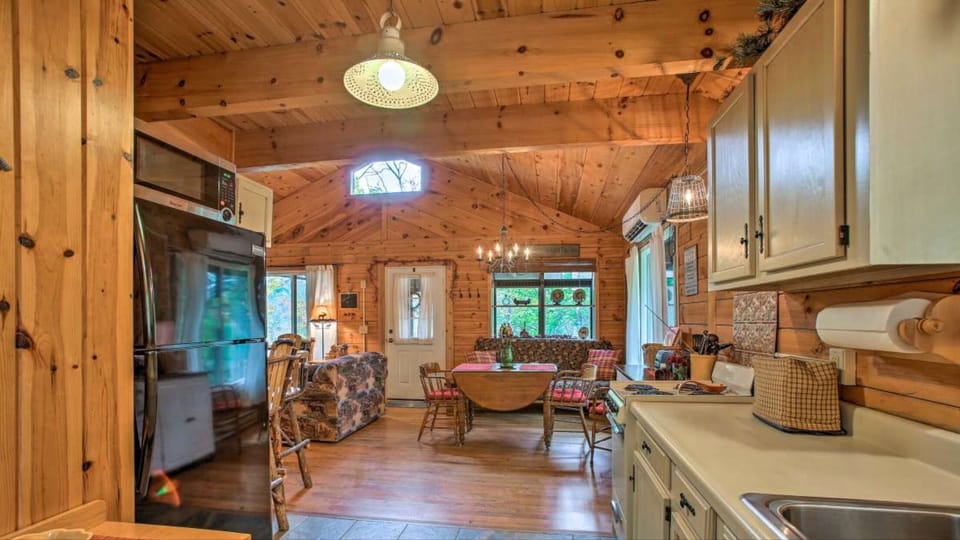 Kitchen to dining area 