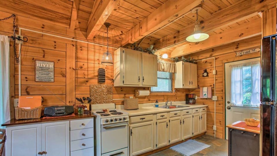 Cozy Kitchen equipped with all basic needs