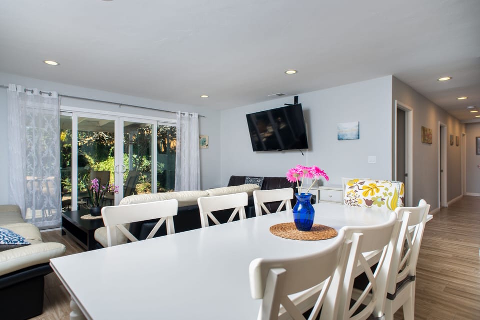 Dining table for 8 people