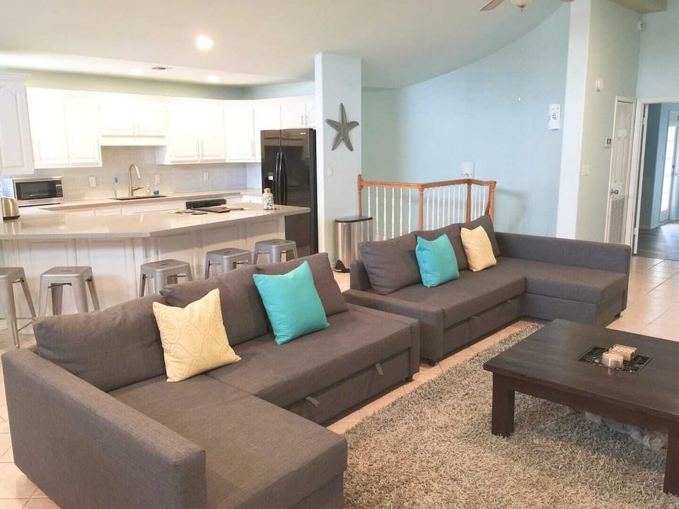 Spacious living area...2300 SF!!
