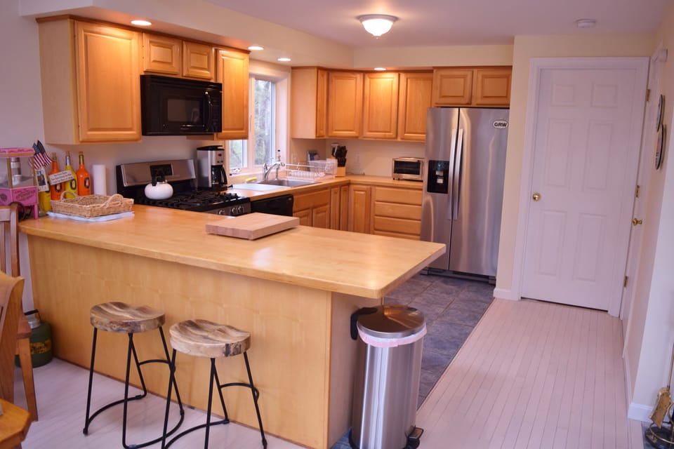 Gourmet Kitchen
Features Butcher Block Counters & Prep Area


