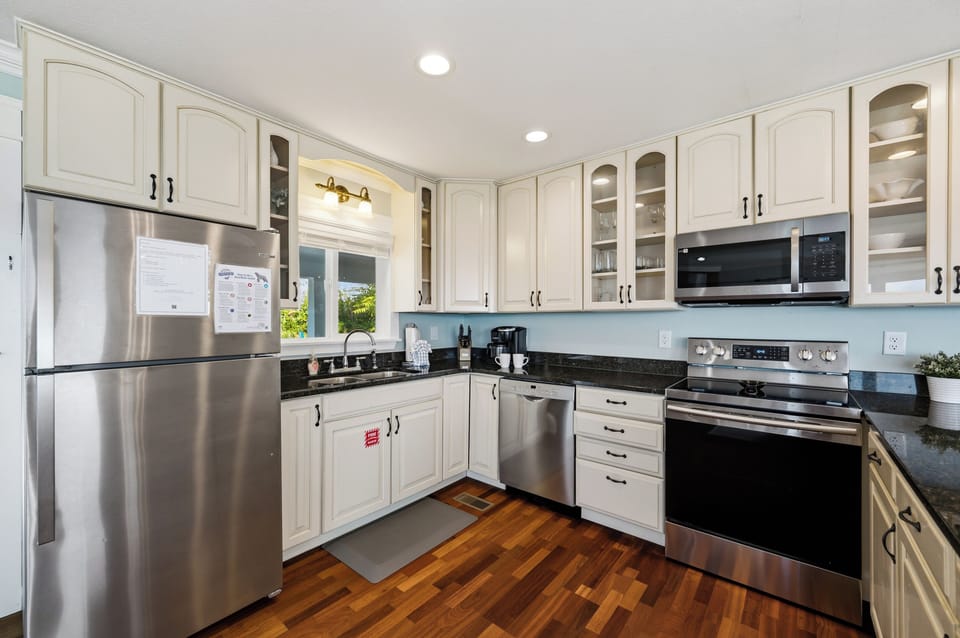 This kitchen is fully stocked- you only need to bring your food and drinks.