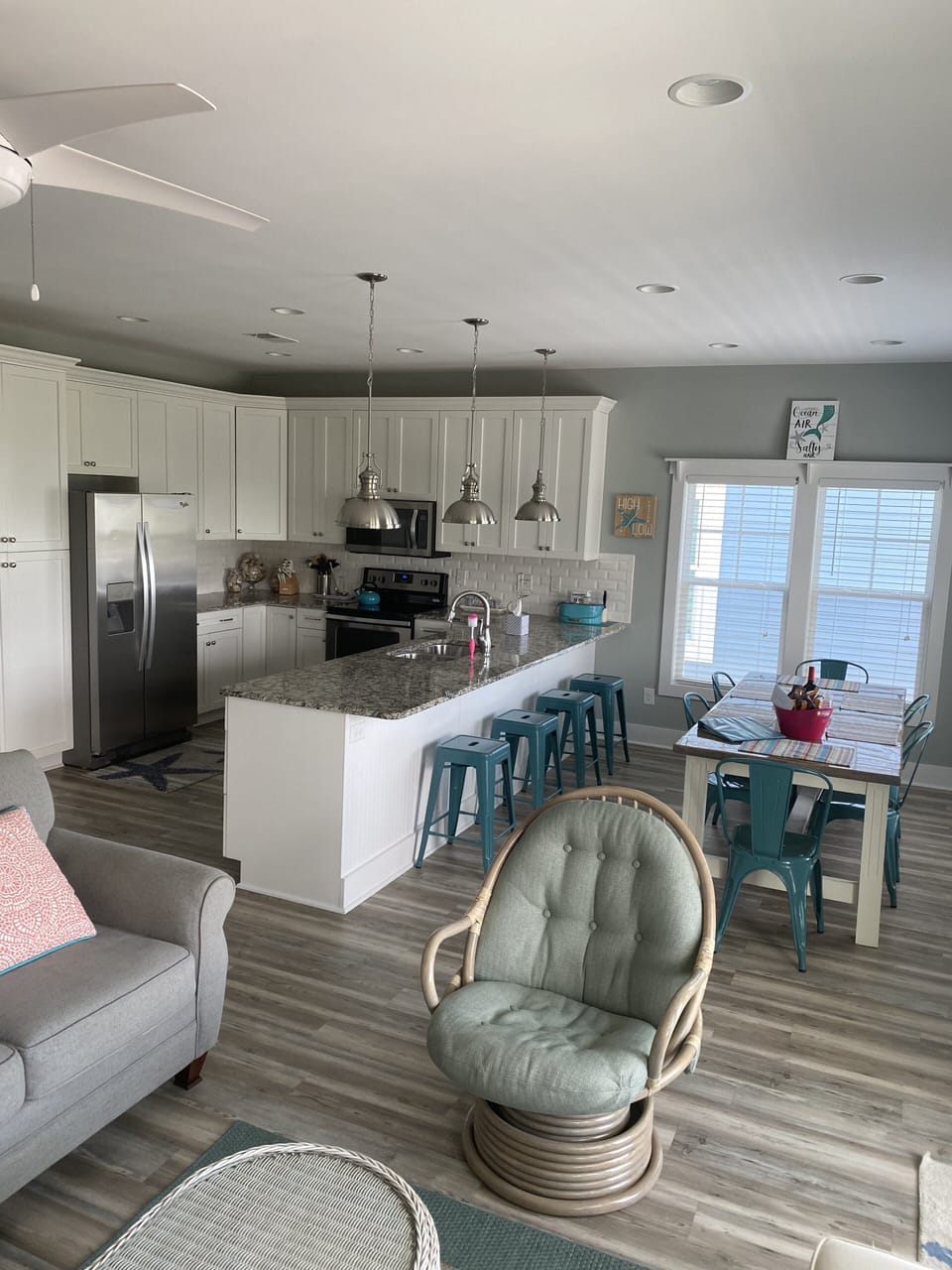 Open Living Area with Kitchen, Dining and Living Room