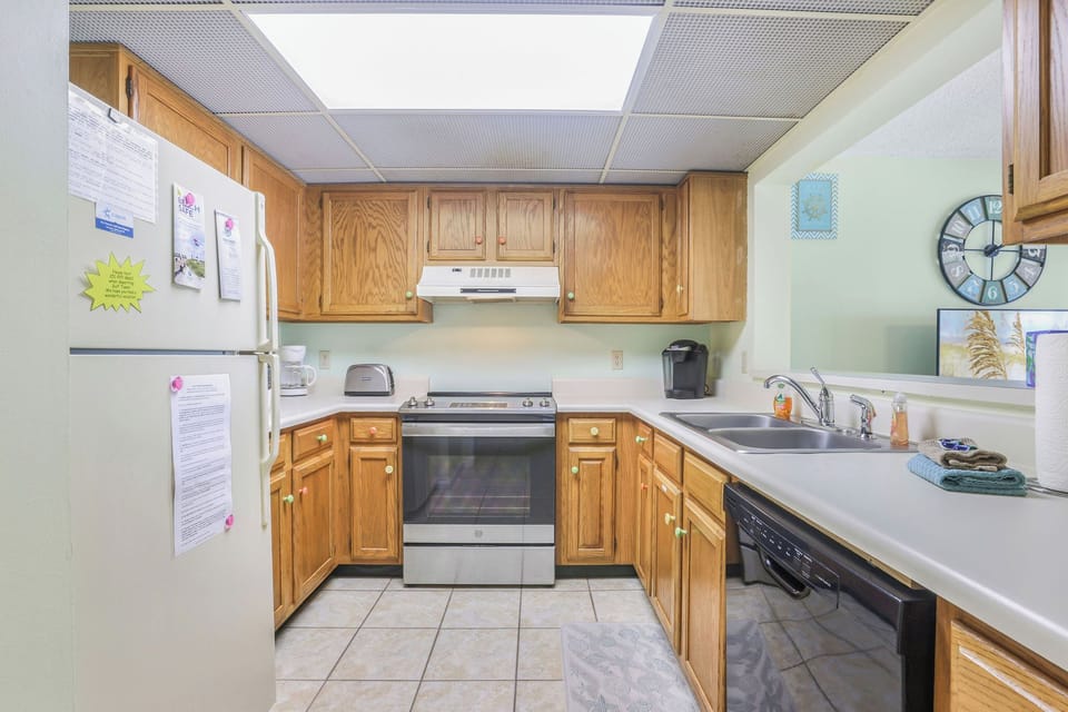 Kitchen fully furnished. New Range. Fridge with Ice Maker. Dishwasher.