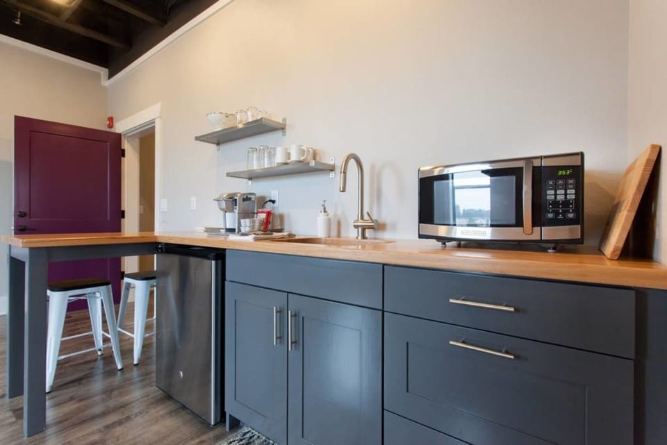 Kitchenette.