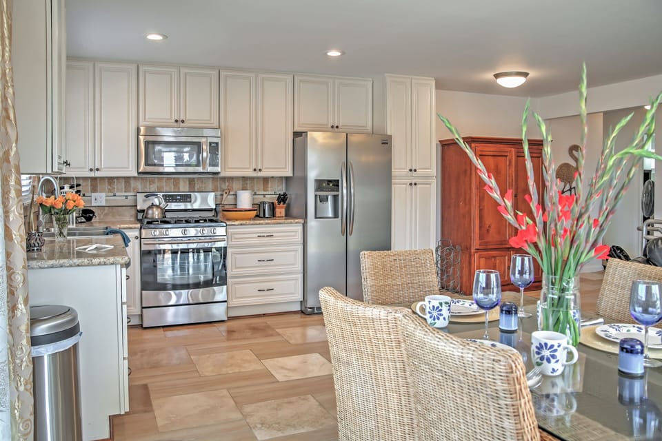 You'ill love the open layout of this condo.