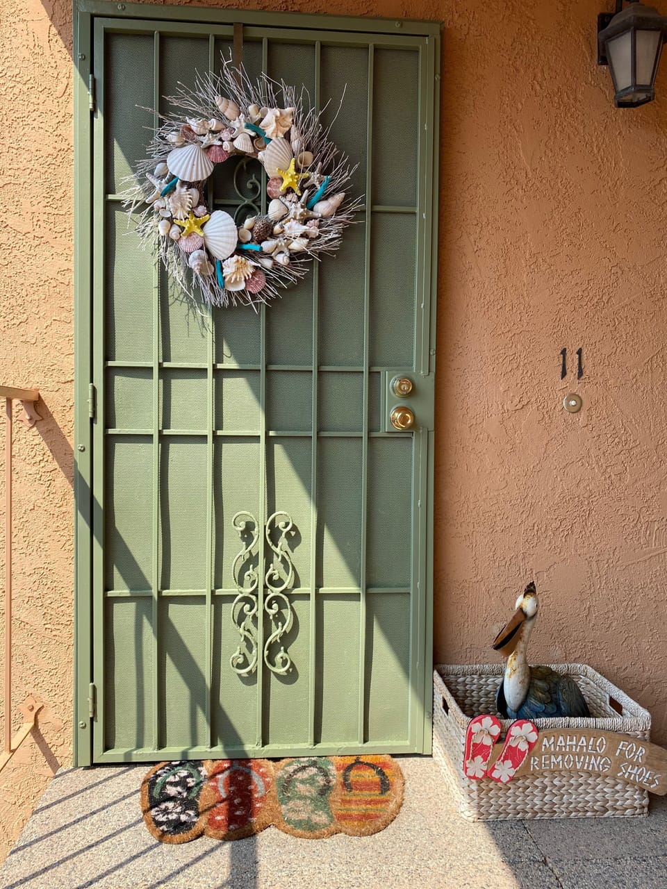 Front door with combo handle. 