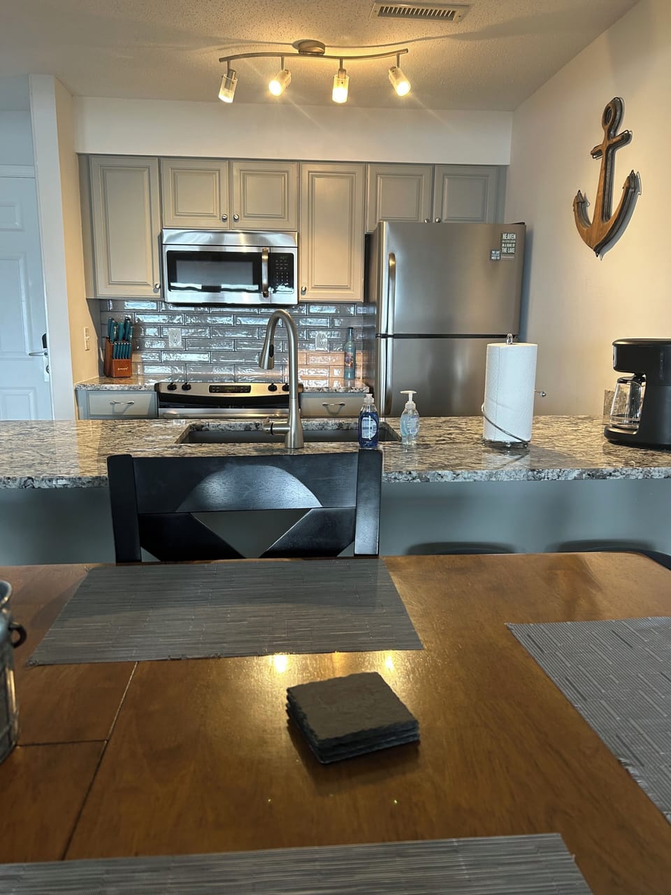 Private kitchen with dining