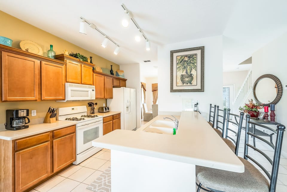Fully Equipped kitchen with seating for 4 at the Breakfast Bar