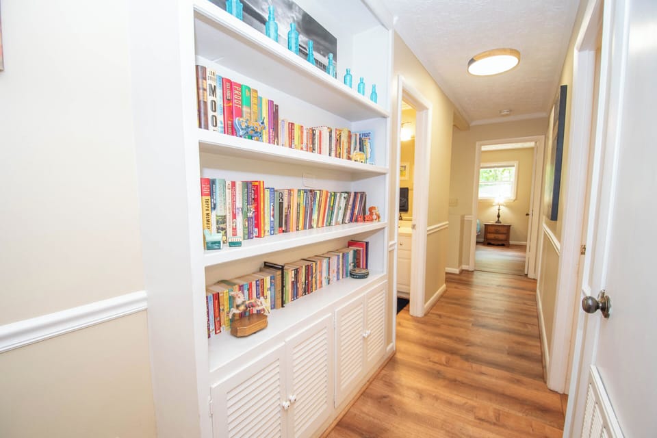 Hallway to bedrooms