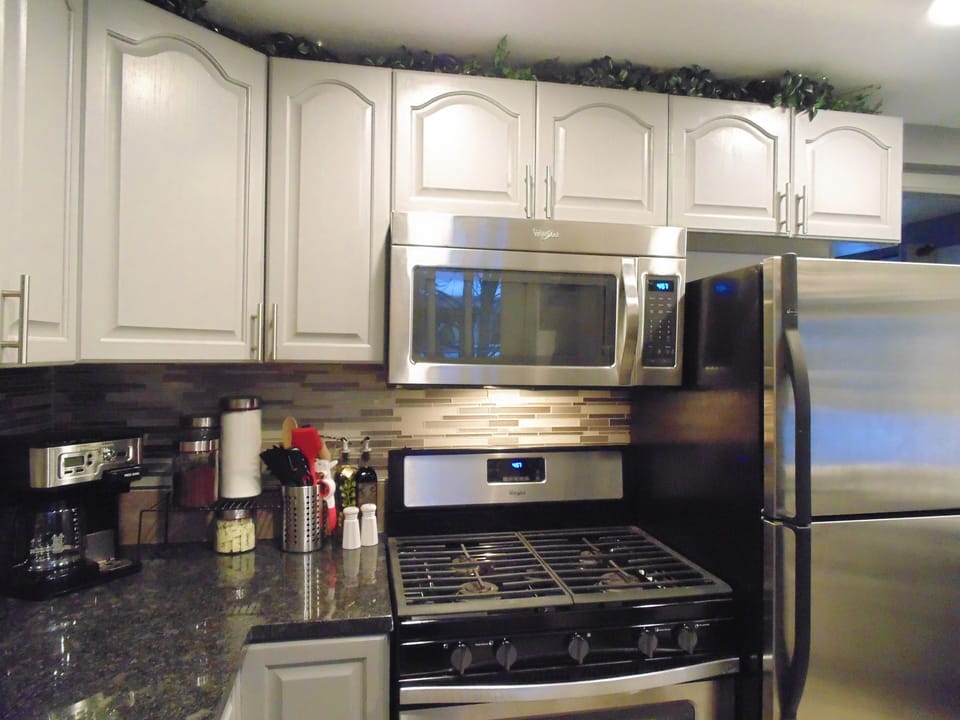 5 burning gas range with microwave and New coffee maker, 1 cup to full pot! 