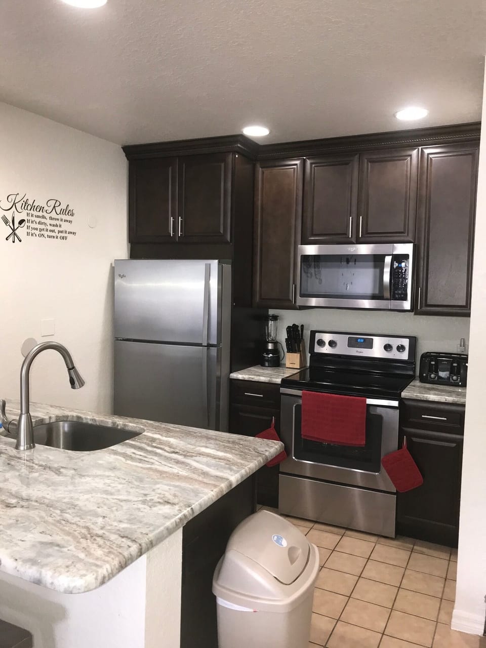 Fully equipped kitchen.