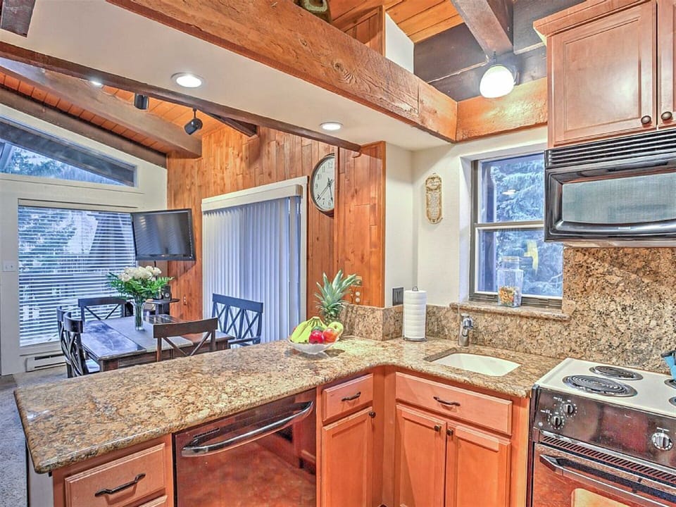 Show off your cooking skills in the fully equipped kitchen!