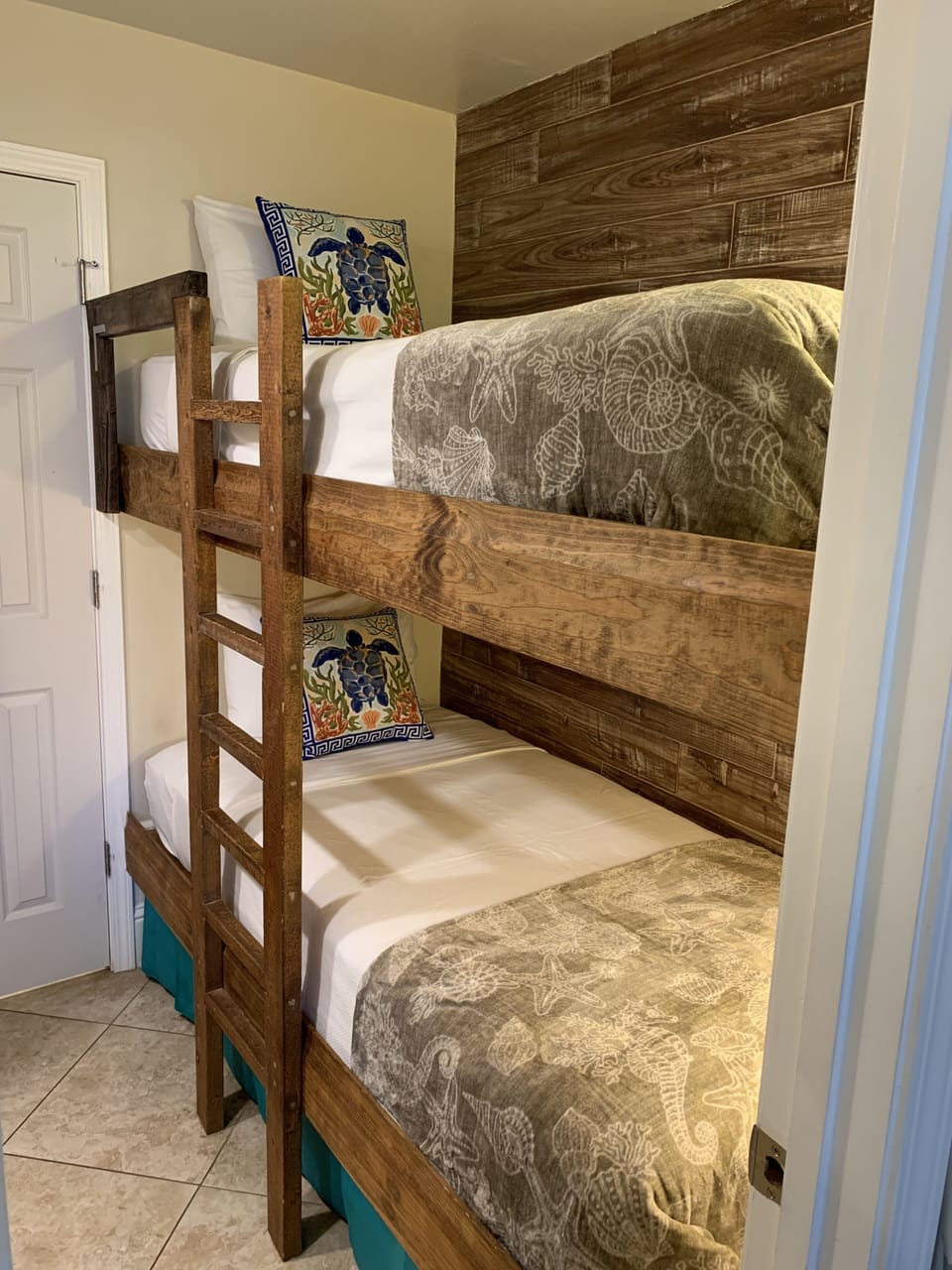 Bunkroom for the kiddos (or adults too! )